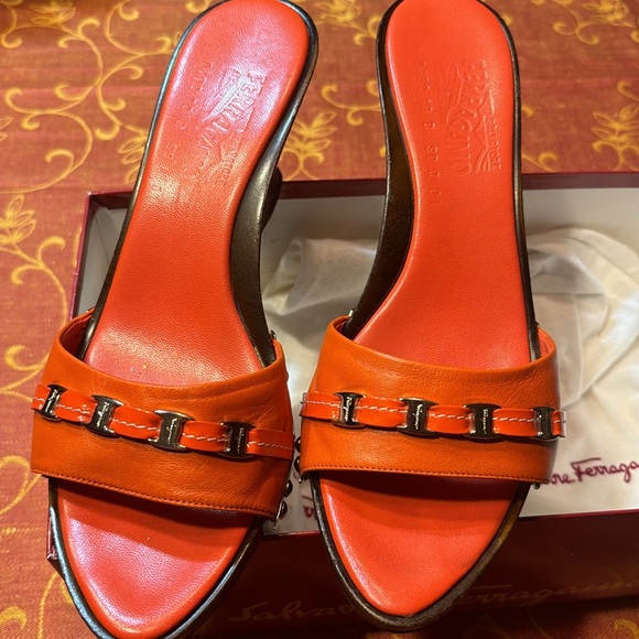Farragomo size 10B orange mules. Only worn a few times. 3 in heel - Picture 11 of 17